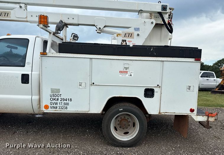 image for item DS3781 2006 Ford F550  bucket truck