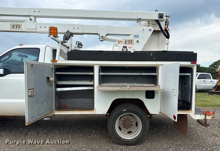 image for item DS3781 2006 Ford F550  bucket truck