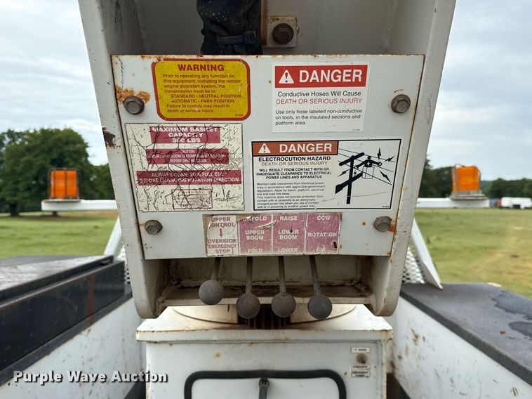 image for item DS3781 2006 Ford F550  bucket truck