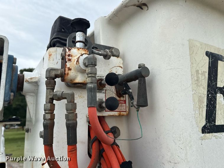 image for item DS3781 2006 Ford F550  bucket truck