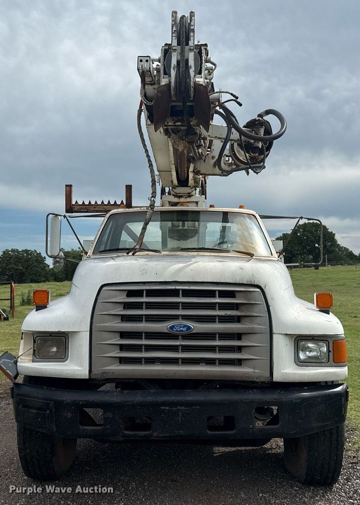 image for item DS3787 1995 Ford F800 digger derrick truck