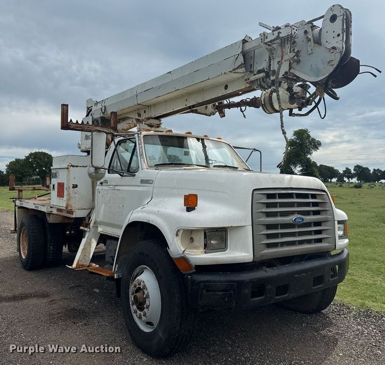 image for item DS3787 1995 Ford F800 digger derrick truck