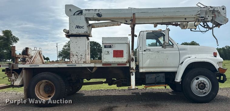 image for item DS3787 1995 Ford F800 digger derrick truck