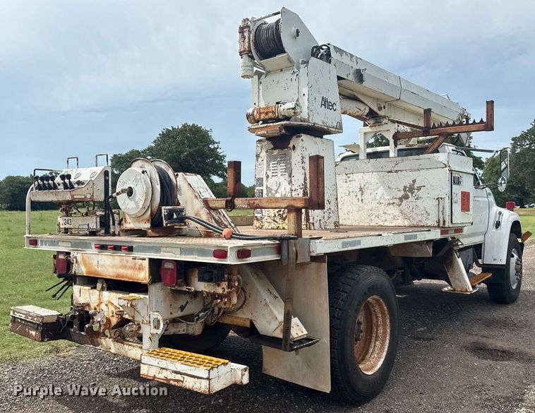 image for item DS3787 1995 Ford F800 digger derrick truck