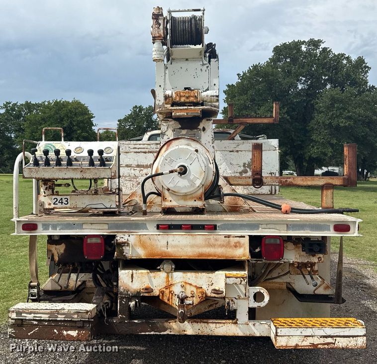 image for item DS3787 1995 Ford F800 digger derrick truck