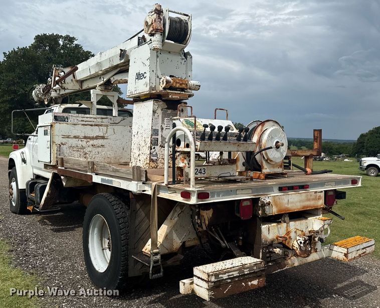 image for item DS3787 1995 Ford F800 digger derrick truck