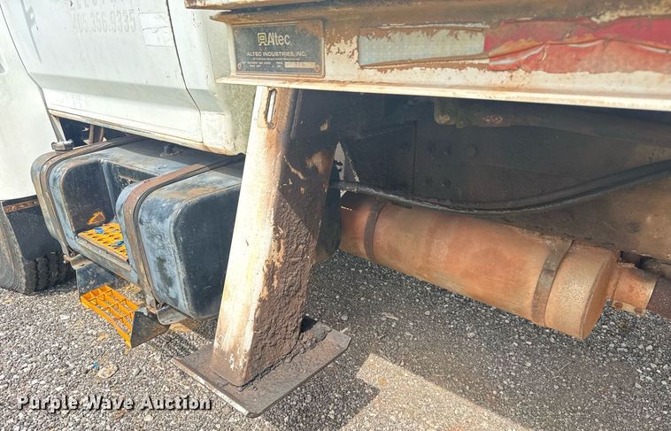 image for item DS3787 1995 Ford F800 digger derrick truck