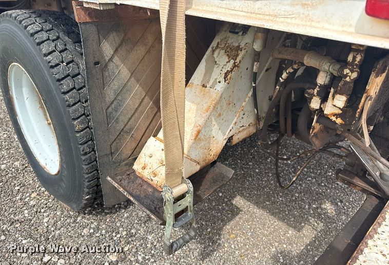 image for item DS3787 1995 Ford F800 digger derrick truck