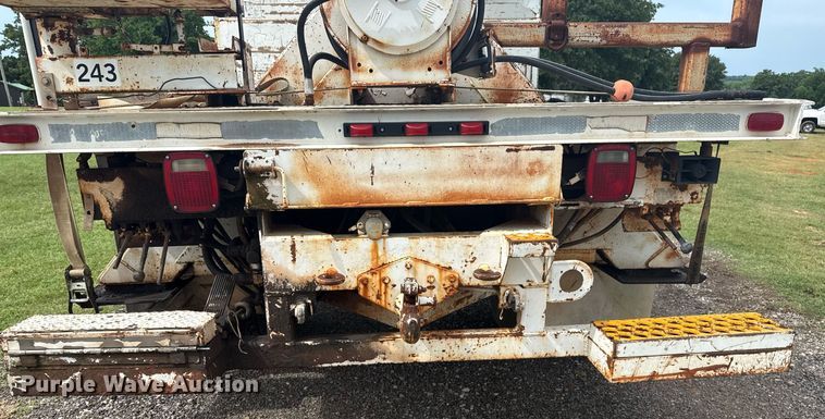 image for item DS3787 1995 Ford F800 digger derrick truck