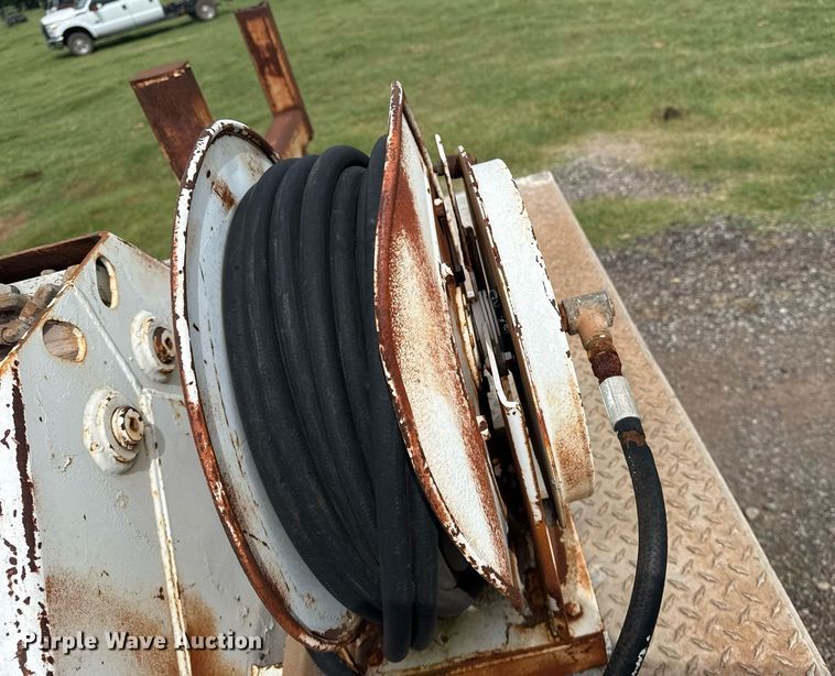 image for item DS3787 1995 Ford F800 digger derrick truck