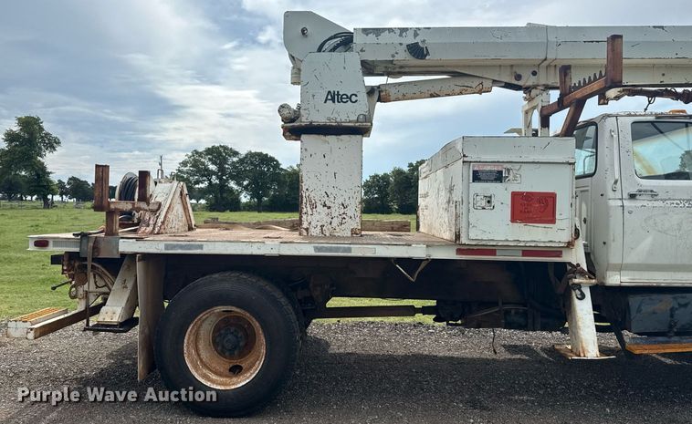 image for item DS3787 1995 Ford F800 digger derrick truck
