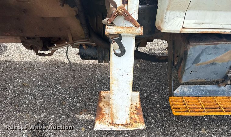 image for item DS3787 1995 Ford F800 digger derrick truck
