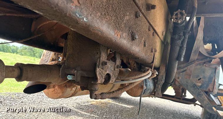 image for item DS3787 1995 Ford F800 digger derrick truck