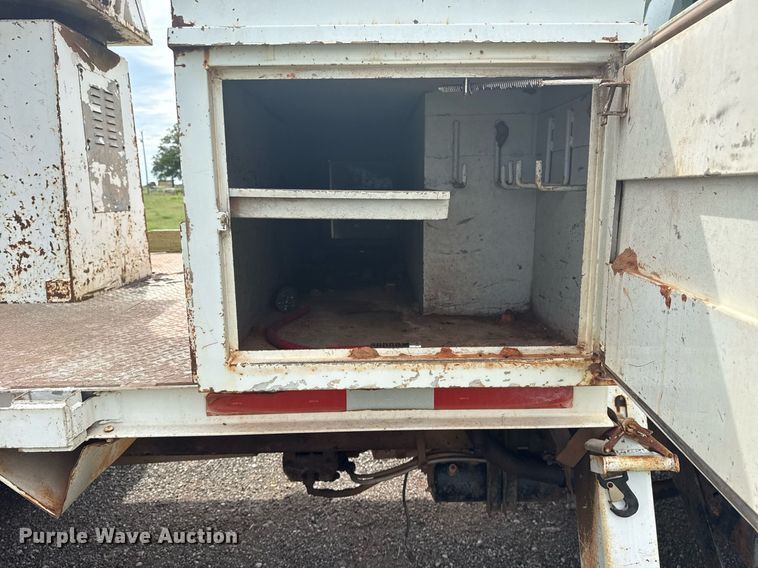 image for item DS3787 1995 Ford F800 digger derrick truck