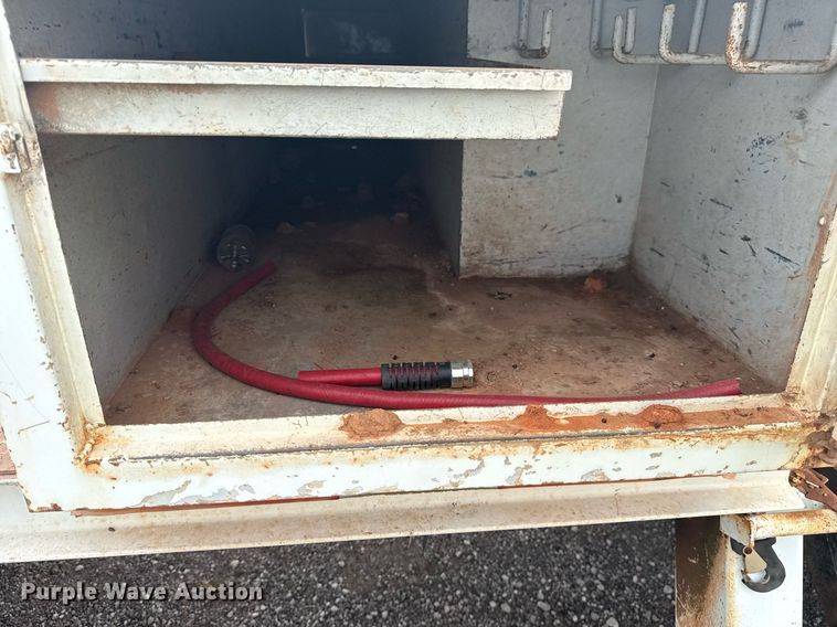 image for item DS3787 1995 Ford F800 digger derrick truck