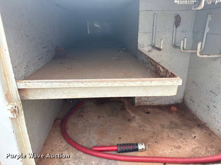 image for item DS3787 1995 Ford F800 digger derrick truck