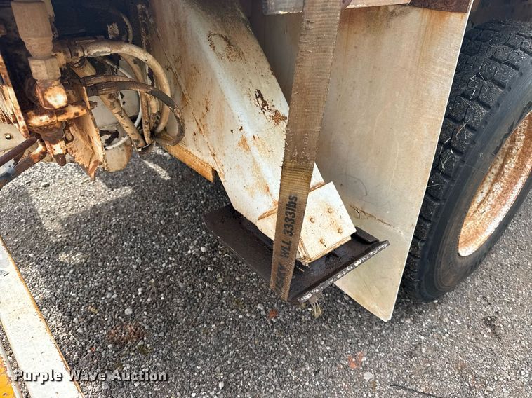 image for item DS3787 1995 Ford F800 digger derrick truck