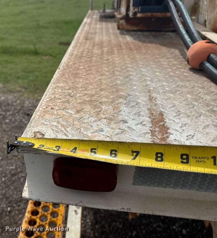 image for item DS3787 1995 Ford F800 digger derrick truck