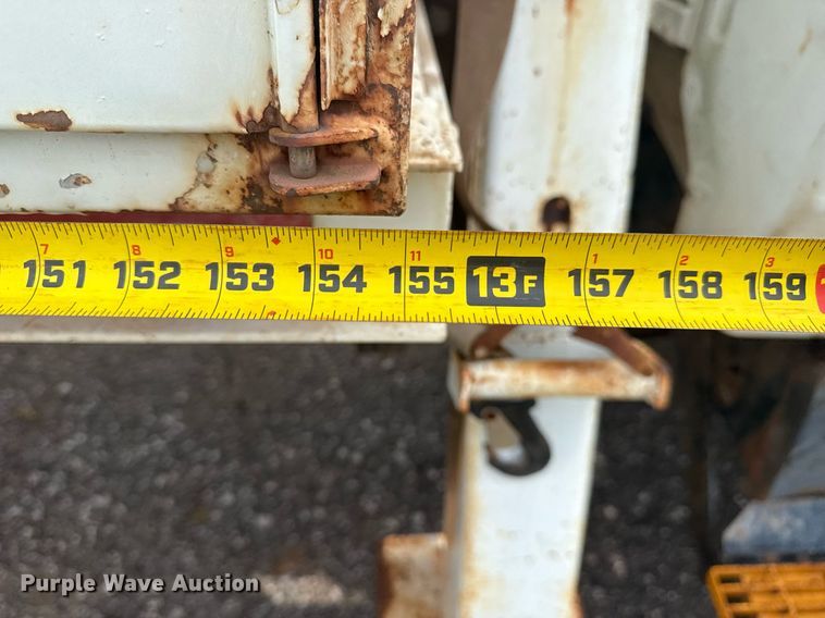 image for item DS3787 1995 Ford F800 digger derrick truck