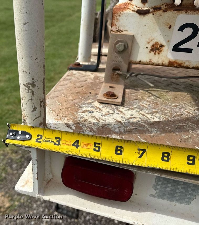 image for item DS3787 1995 Ford F800 digger derrick truck