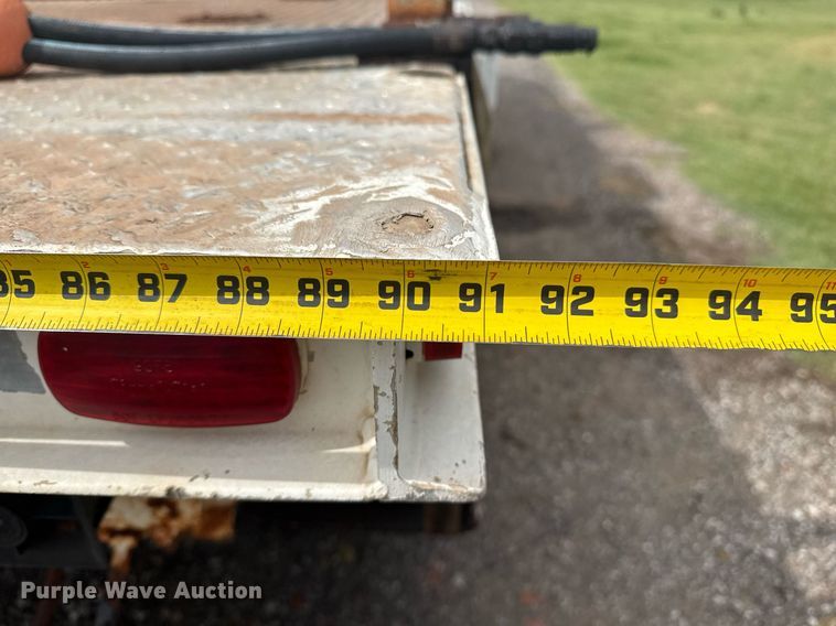 image for item DS3787 1995 Ford F800 digger derrick truck