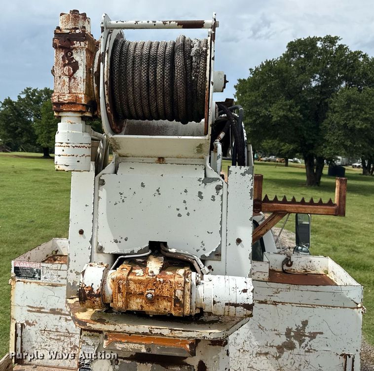 image for item DS3787 1995 Ford F800 digger derrick truck