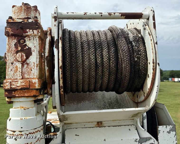 image for item DS3787 1995 Ford F800 digger derrick truck