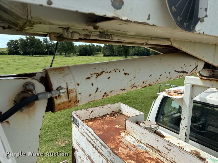 image for item DS3787 1995 Ford F800 digger derrick truck