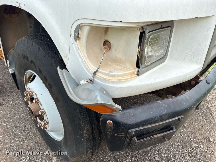 image for item DS3787 1995 Ford F800 digger derrick truck