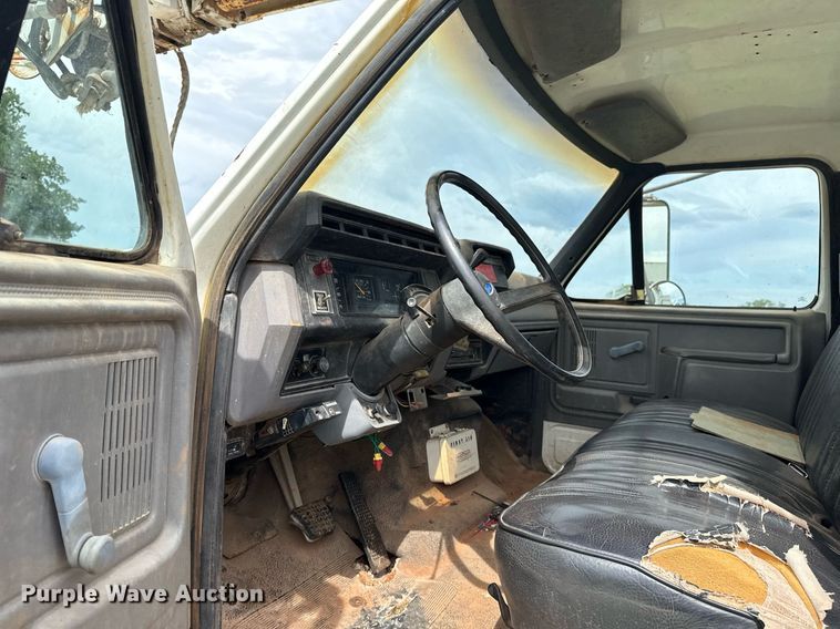 image for item DS3787 1995 Ford F800 digger derrick truck