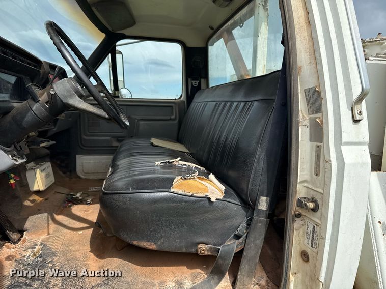 image for item DS3787 1995 Ford F800 digger derrick truck