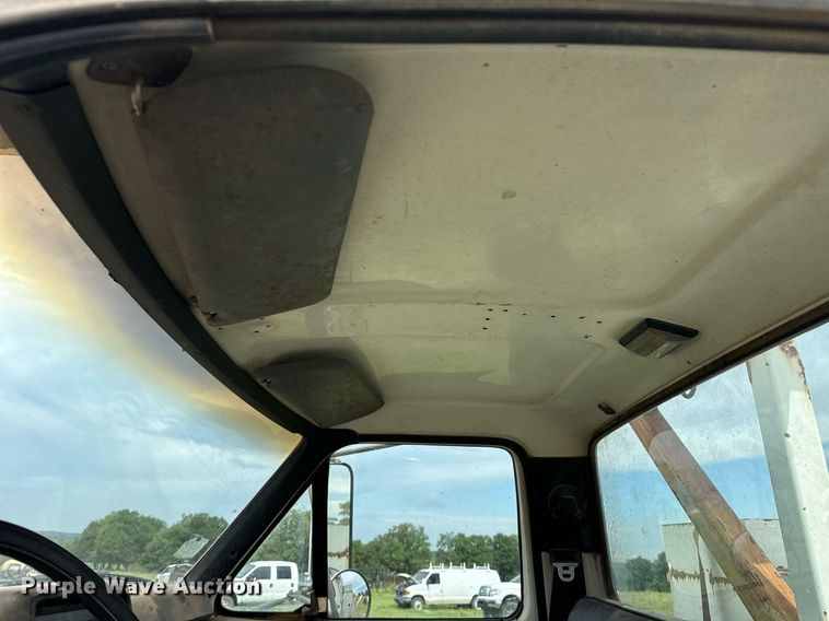 image for item DS3787 1995 Ford F800 digger derrick truck