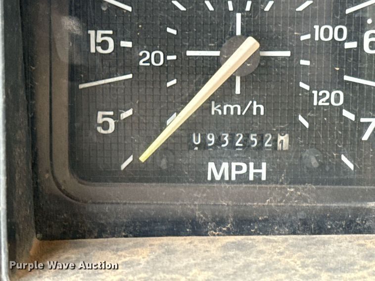 image for item DS3787 1995 Ford F800 digger derrick truck