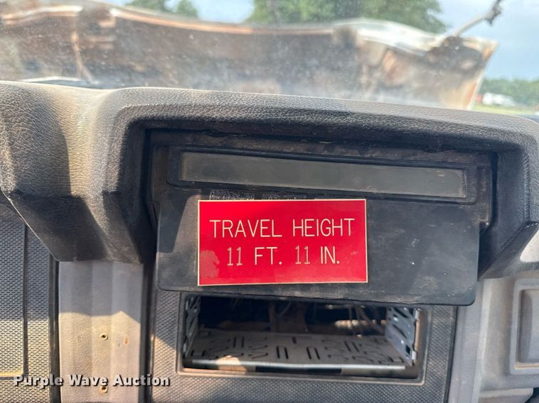 image for item DS3787 1995 Ford F800 digger derrick truck