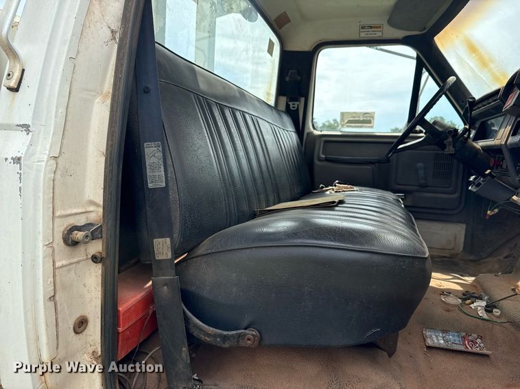 image for item DS3787 1995 Ford F800 digger derrick truck