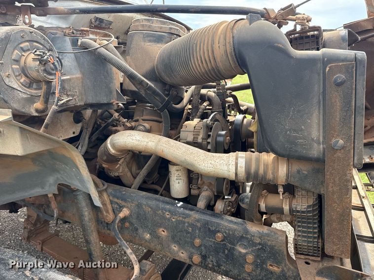 image for item DS3787 1995 Ford F800 digger derrick truck