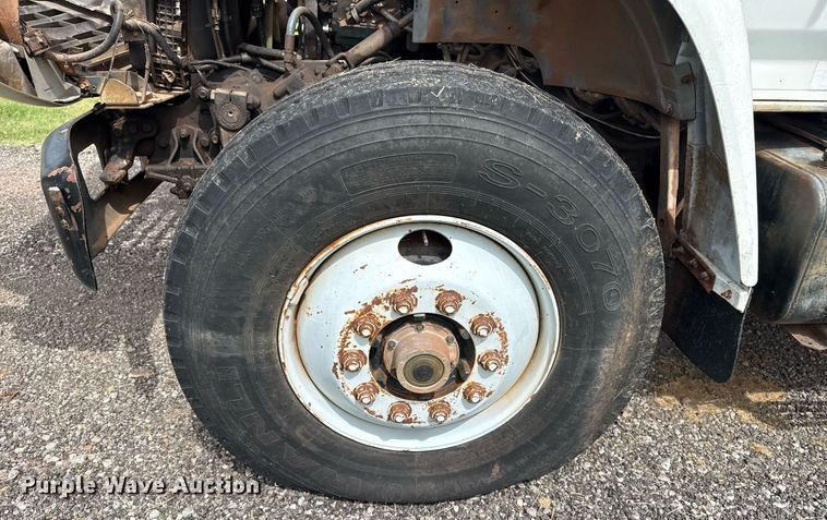 image for item DS3787 1995 Ford F800 digger derrick truck