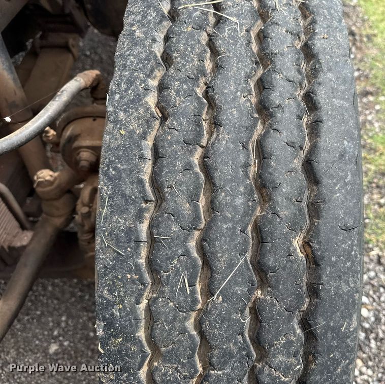 image for item DS3787 1995 Ford F800 digger derrick truck