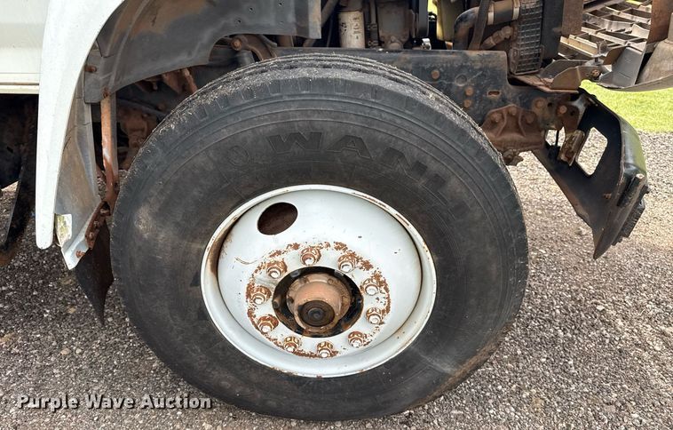 image for item DS3787 1995 Ford F800 digger derrick truck