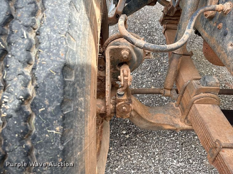 image for item DS3787 1995 Ford F800 digger derrick truck