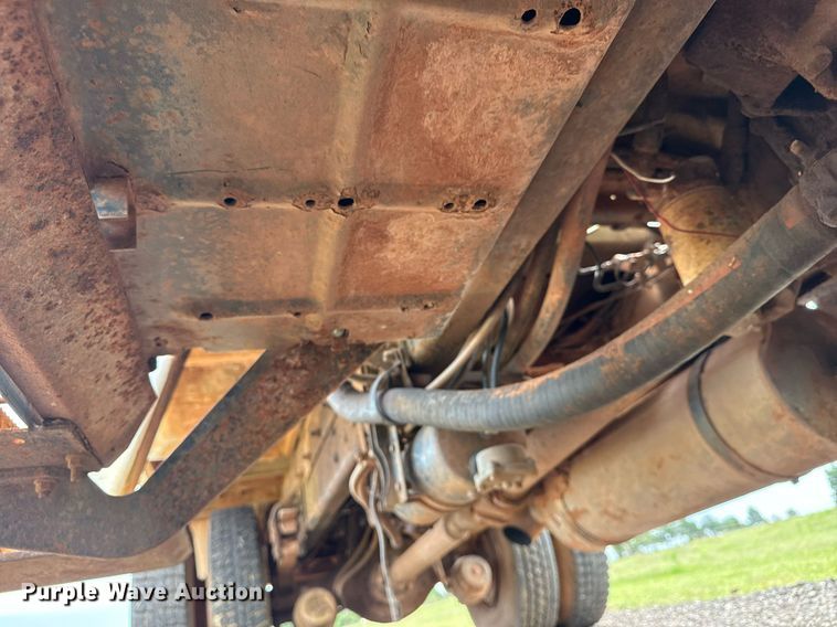 image for item DS3787 1995 Ford F800 digger derrick truck