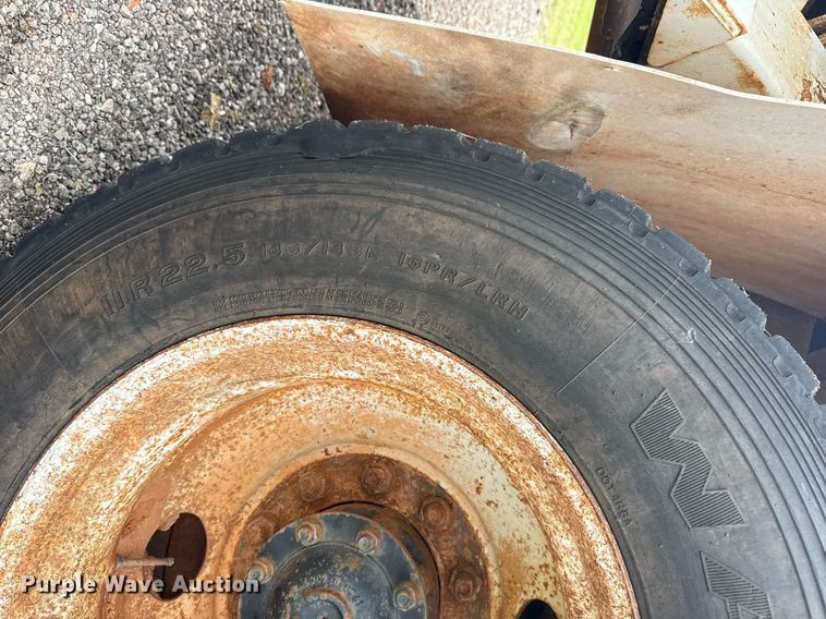 image for item DS3787 1995 Ford F800 digger derrick truck