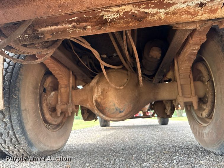 image for item DS3787 1995 Ford F800 digger derrick truck