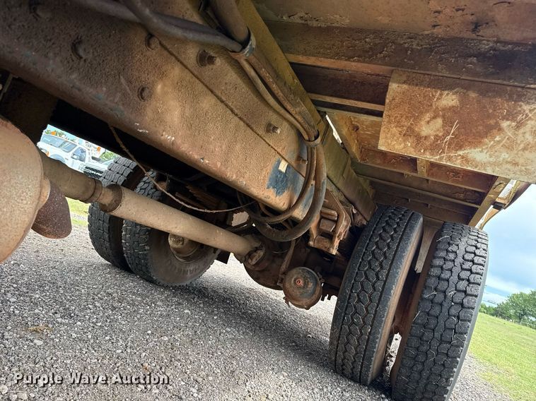 image for item DS3787 1995 Ford F800 digger derrick truck