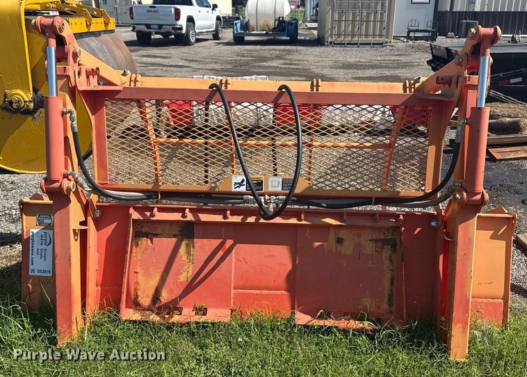 image for item DS3816 Kubota M9248 skid steer grapple bucket