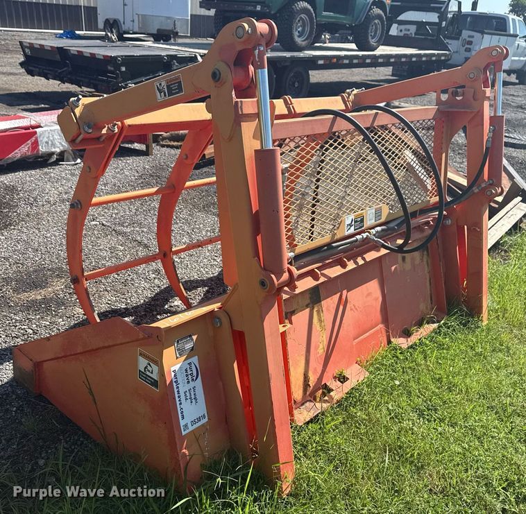 image for item DS3816 Kubota M9248 skid steer grapple bucket