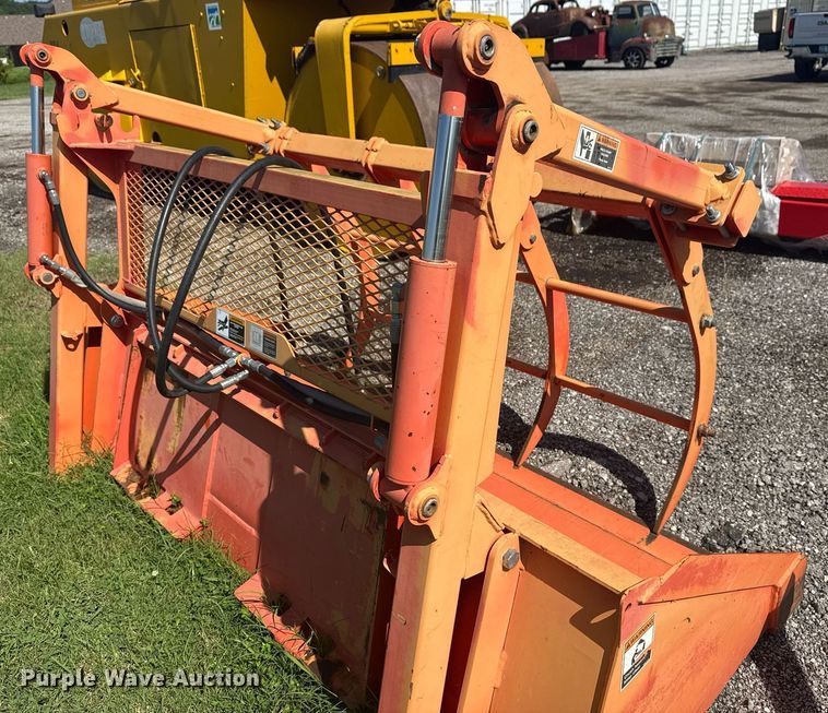 image for item DS3816 Kubota M9248 skid steer grapple bucket