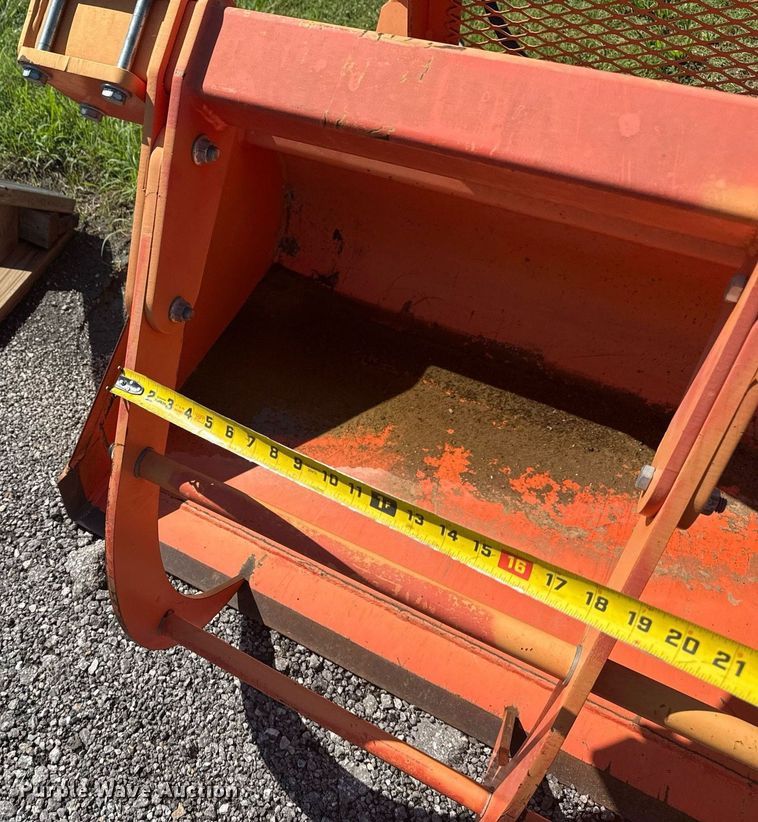 image for item DS3816 Kubota M9248 skid steer grapple bucket