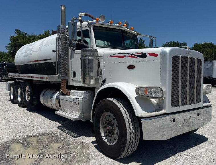 image for item DS3819 2013 Peterbilt 388 vacuum truck