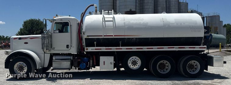 image for item DS3819 2013 Peterbilt 388 vacuum truck